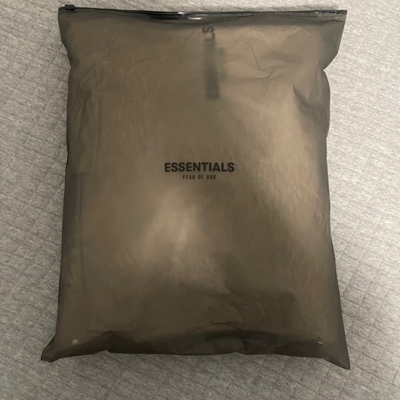 Essential hoodie - Picture 7 of 9